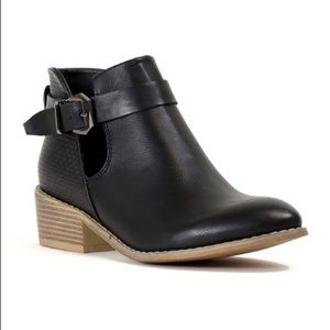 **BRAND NEW IN BOX** black ankle boots